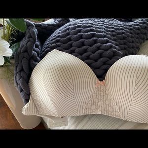 Very Soft and comfy COCIQUE 40DD bras, gently worn